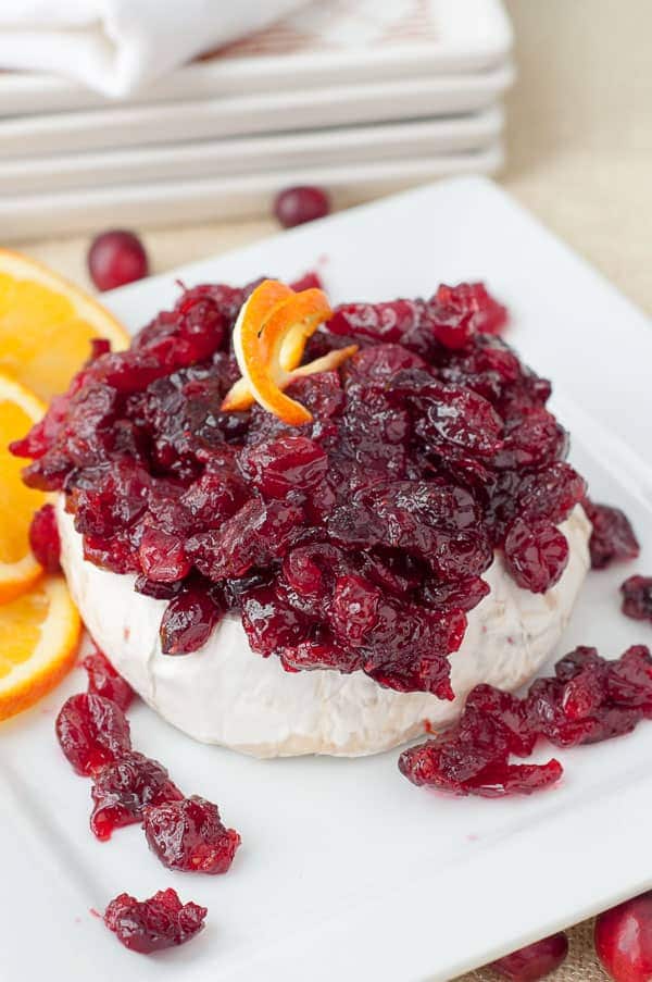 Baked Brie with Roasted Cranberries | MamaGourmand