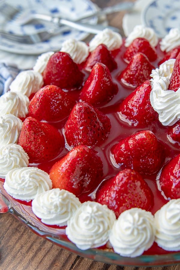 a close up showing no bake strawberry cheesecake jello topping