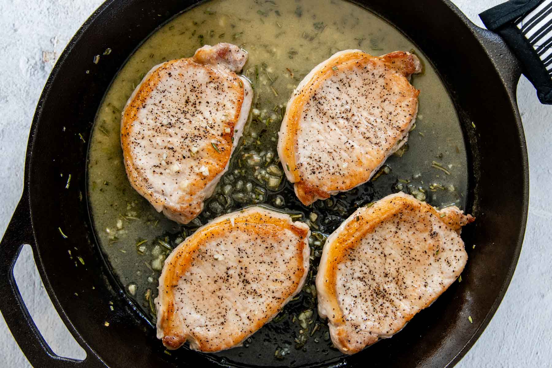images showing how to cook rosemary pork chops.
