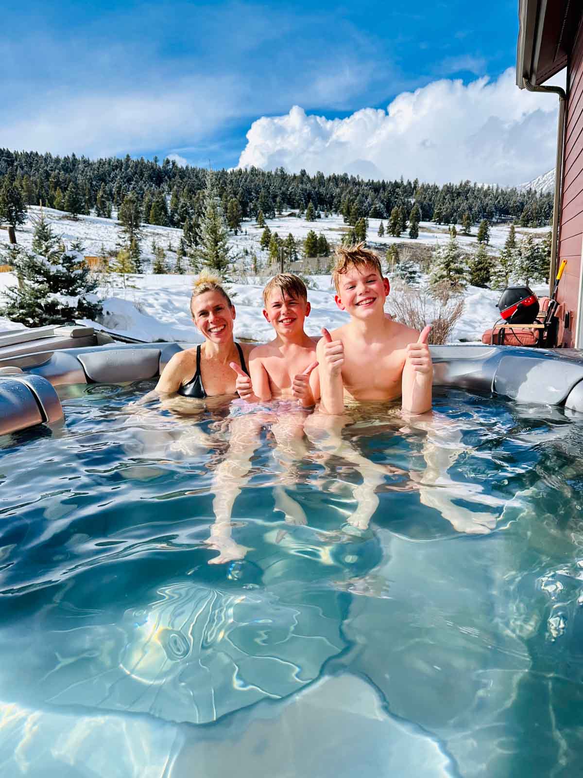 Melissa Erdelac with kids in hot tub.